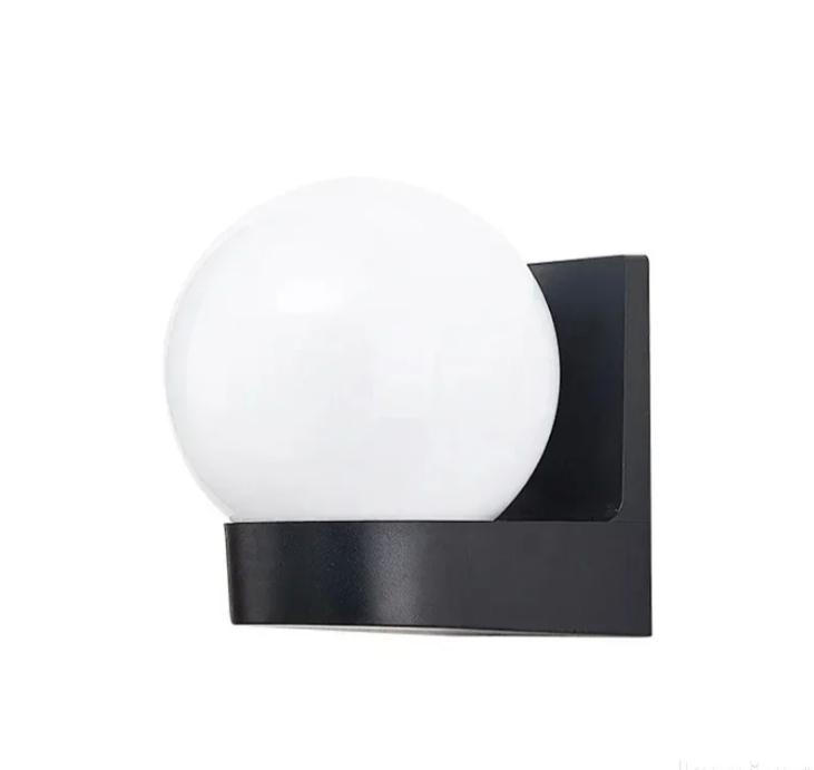 Zidna lampa kugla prečnika 150 mm – E27 grlo, IP44, bela (R-1)