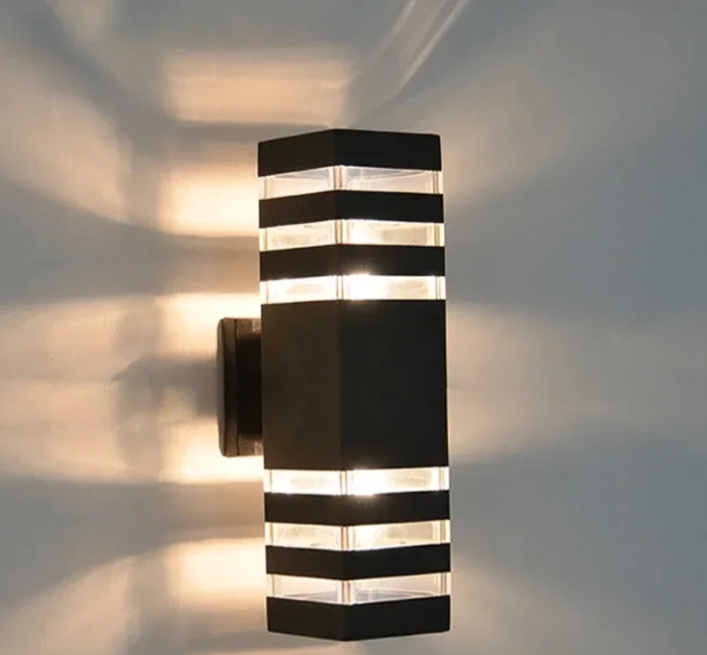 Zidna dekorativna lampa sa 2 E27 grla IP65 (R-1)