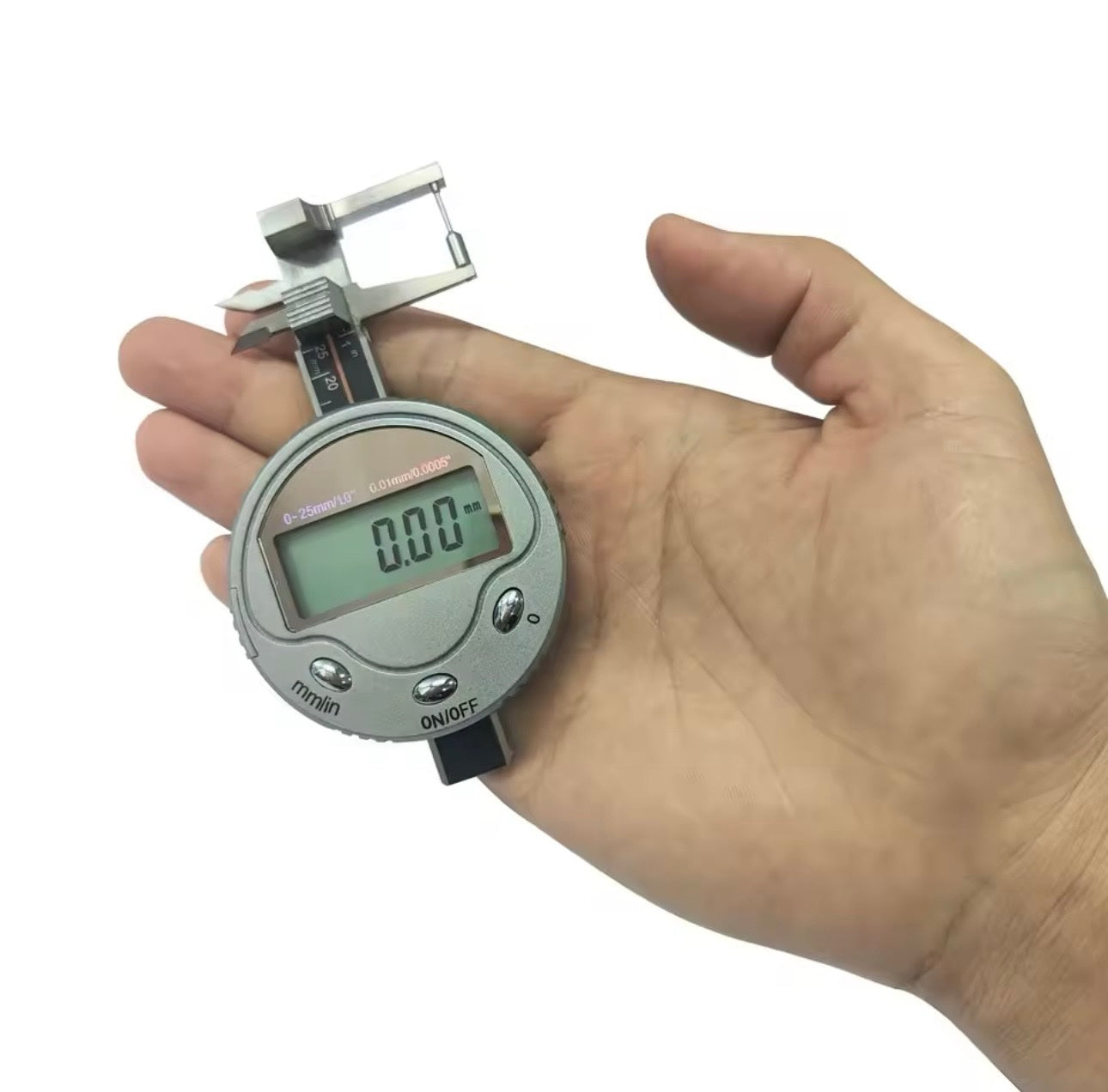 Mikrometar 0–25 mm sa LCD displejem preciznost 0.01 mm (AA-1)