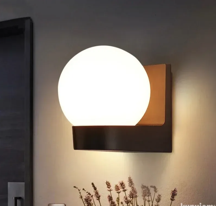 Zidna lampa kugla prečnika 150 mm – E27 grlo, IP44, bela (R-1)