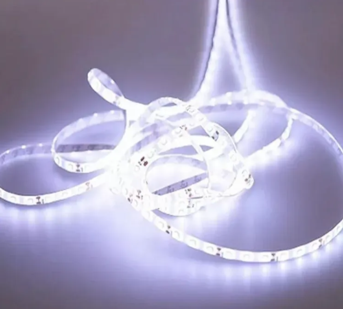 LED bela traka 5m vodootporna sa daljinskim i napajanjem (LT-1)