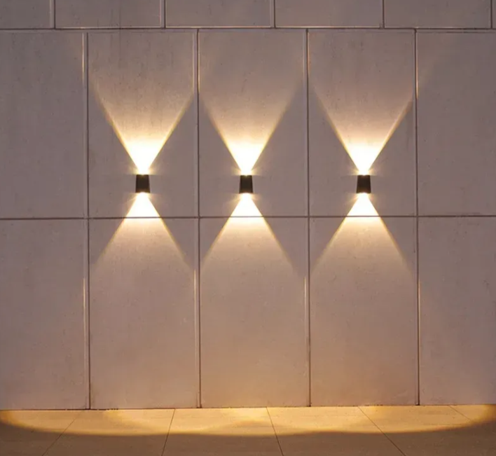 Solarna zidna dekorativna lampa za fasade IP65 (R-1)